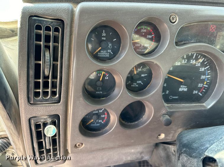 image for item DQ1555 2003 Mack CH613  dump truck