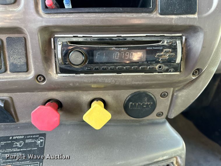 image for item DQ1555 2003 Mack CH613  dump truck