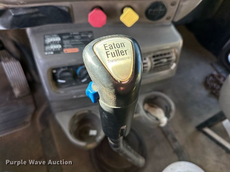 image for item DQ1555 2003 Mack CH613  dump truck