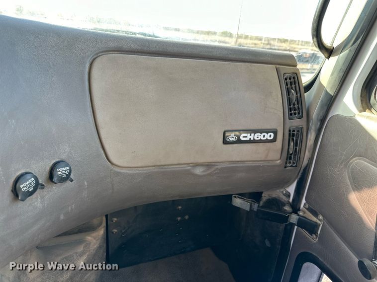 image for item DQ1555 2003 Mack CH613  dump truck