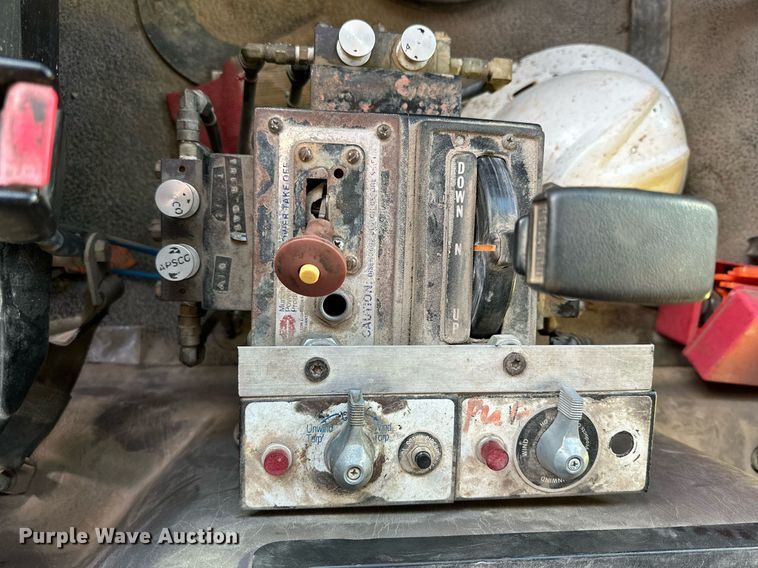 image for item DQ1555 2003 Mack CH613  dump truck