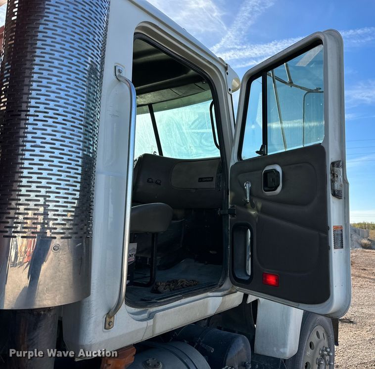 image for item DQ1555 2003 Mack CH613  dump truck