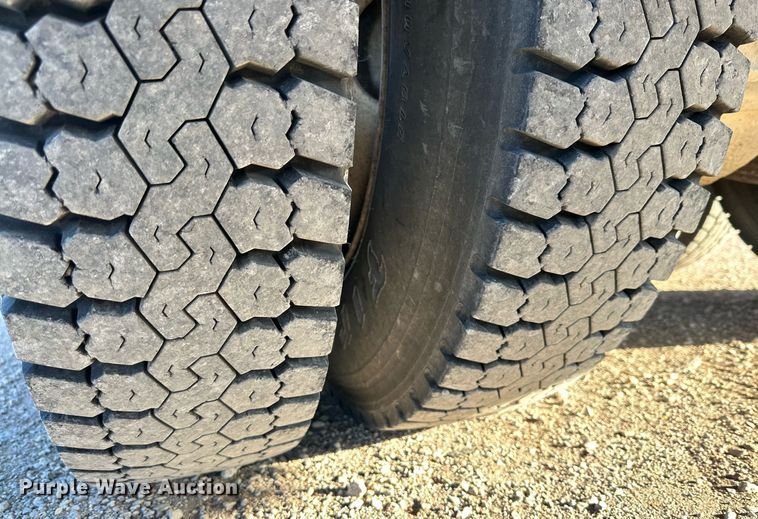 image for item DQ1555 2003 Mack CH613  dump truck