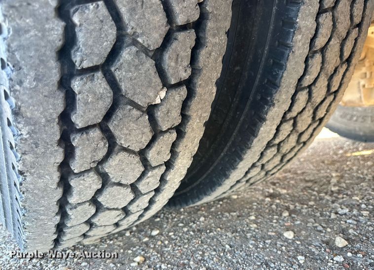 image for item DQ1555 2003 Mack CH613  dump truck