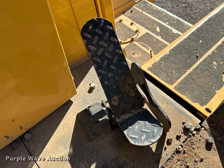 image for item DQ1556 2013 Vermeer RTX1250  trencher