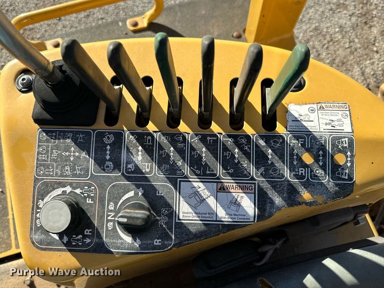 image for item DQ1556 2013 Vermeer RTX1250  trencher