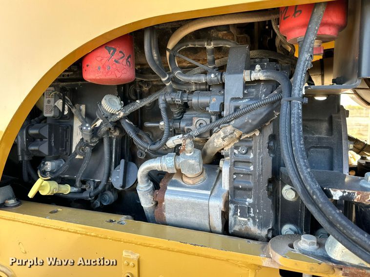 image for item DQ1556 2013 Vermeer RTX1250  trencher