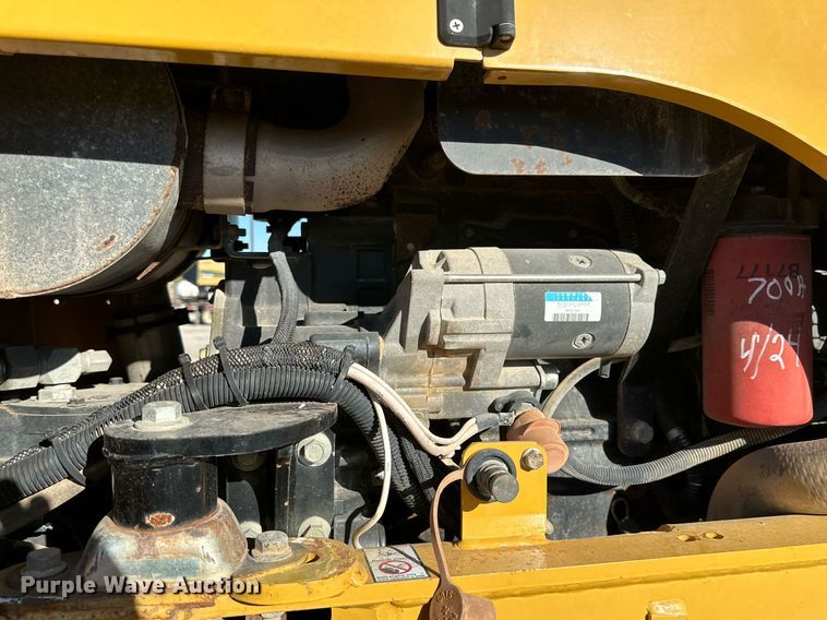 image for item DQ1556 2013 Vermeer RTX1250  trencher