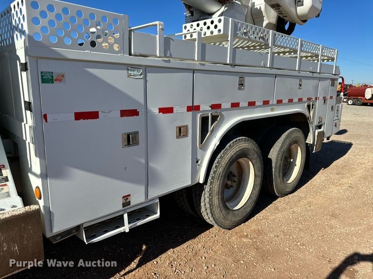 image for item DQ1558 2012 International WorkStar 7400  bucket truck