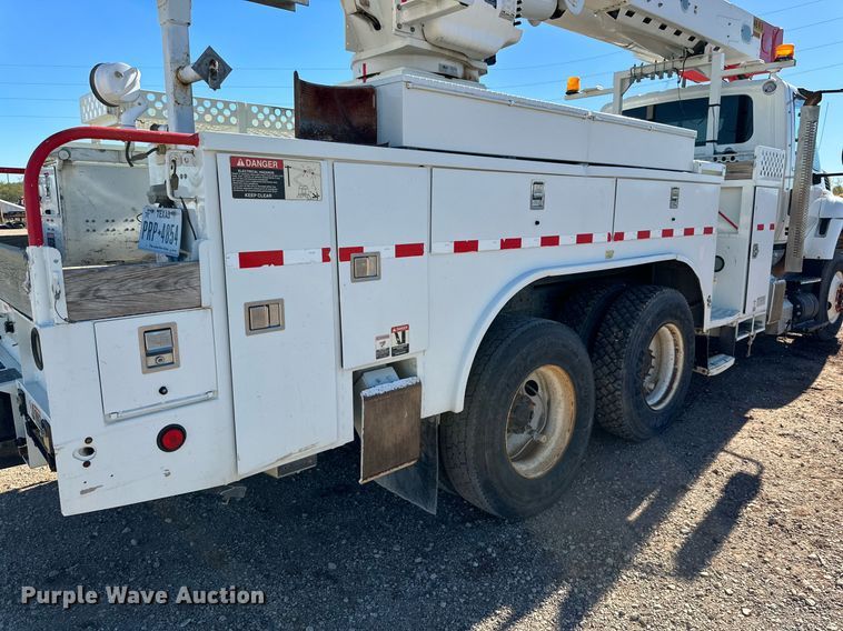 image for item DQ1558 2012 International WorkStar 7400  bucket truck