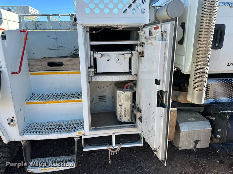 image for item DQ1558 2012 International WorkStar 7400  bucket truck