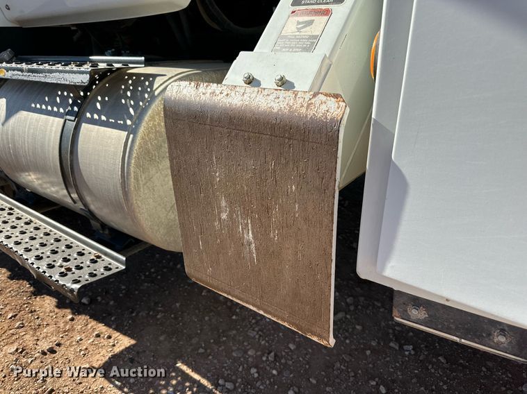 image for item DQ1558 2012 International WorkStar 7400  bucket truck