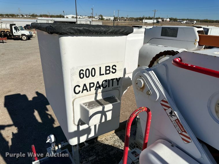 image for item DQ1558 2012 International WorkStar 7400  bucket truck