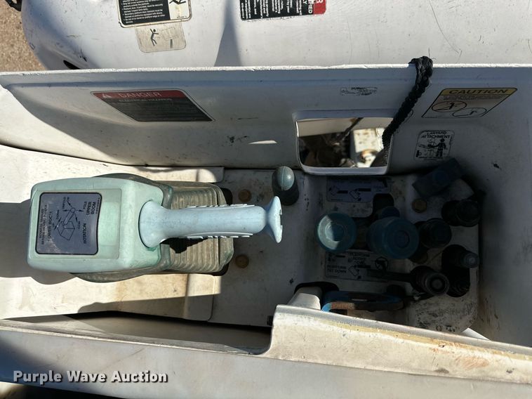 image for item DQ1558 2012 International WorkStar 7400  bucket truck