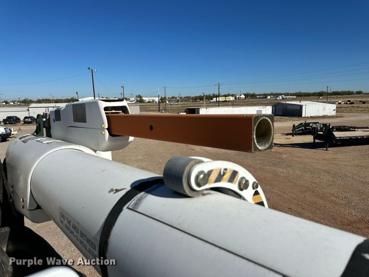 image for item DQ1558 2012 International WorkStar 7400  bucket truck