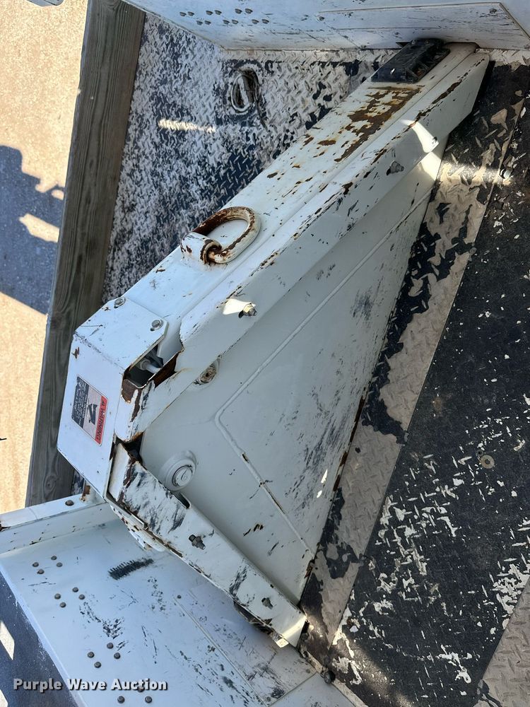 image for item DQ1558 2012 International WorkStar 7400  bucket truck