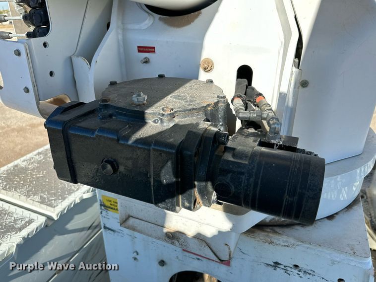 image for item DQ1558 2012 International WorkStar 7400  bucket truck