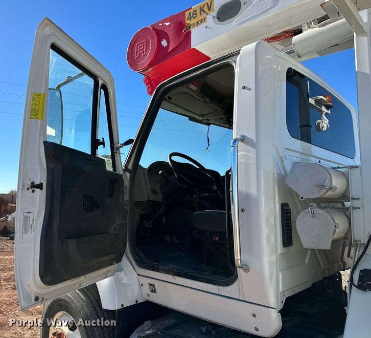 image for item DQ1558 2012 International WorkStar 7400  bucket truck