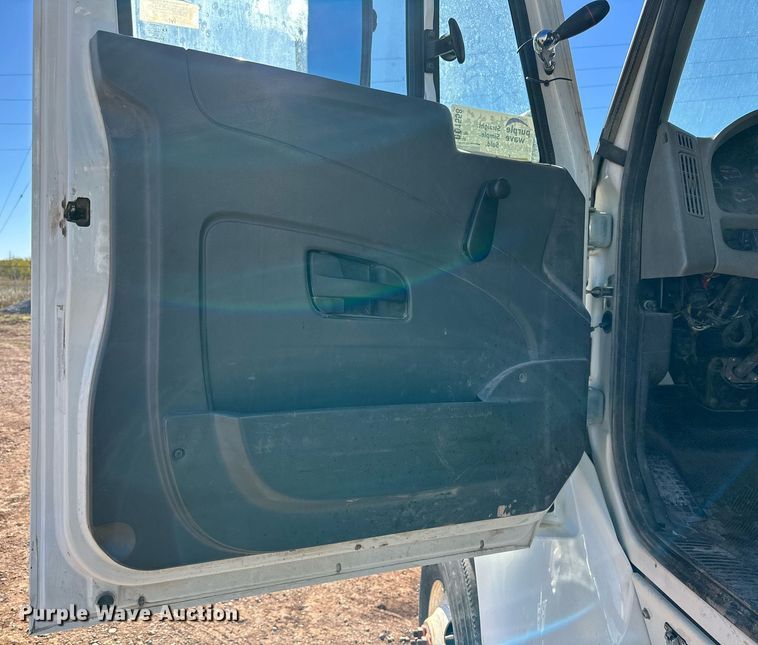 image for item DQ1558 2012 International WorkStar 7400  bucket truck