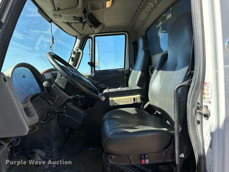 image for item DQ1558 2012 International WorkStar 7400  bucket truck