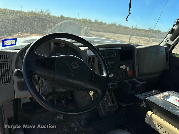 image for item DQ1558 2012 International WorkStar 7400  bucket truck