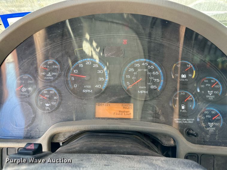 image for item DQ1558 2012 International WorkStar 7400  bucket truck