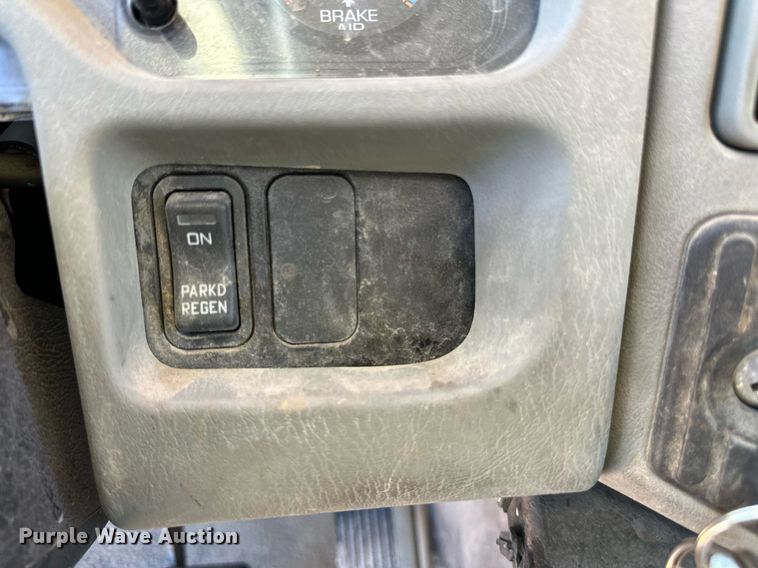 image for item DQ1558 2012 International WorkStar 7400  bucket truck