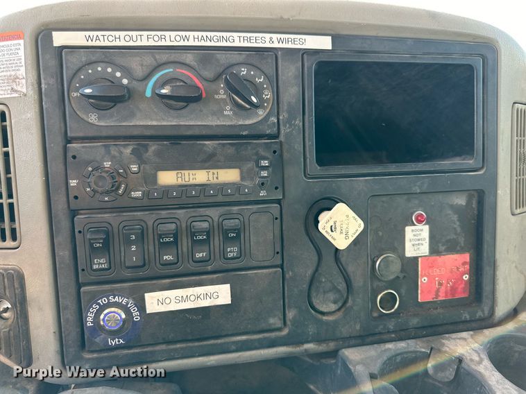 image for item DQ1558 2012 International WorkStar 7400  bucket truck