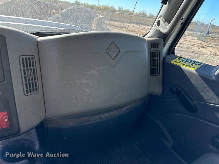 image for item DQ1558 2012 International WorkStar 7400  bucket truck