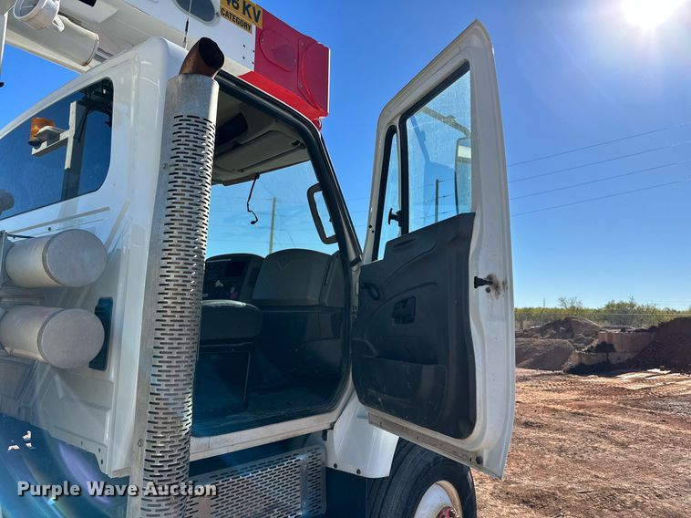 image for item DQ1558 2012 International WorkStar 7400  bucket truck