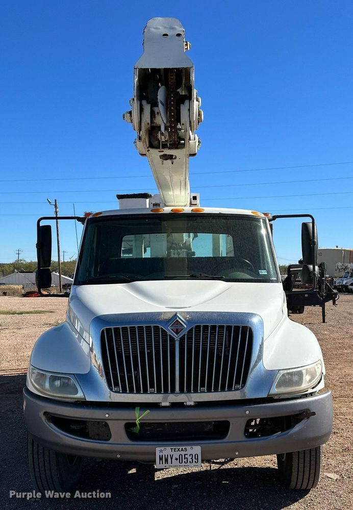 image for item DQ1559 2010 International DuraStar 4300  bucket truck
