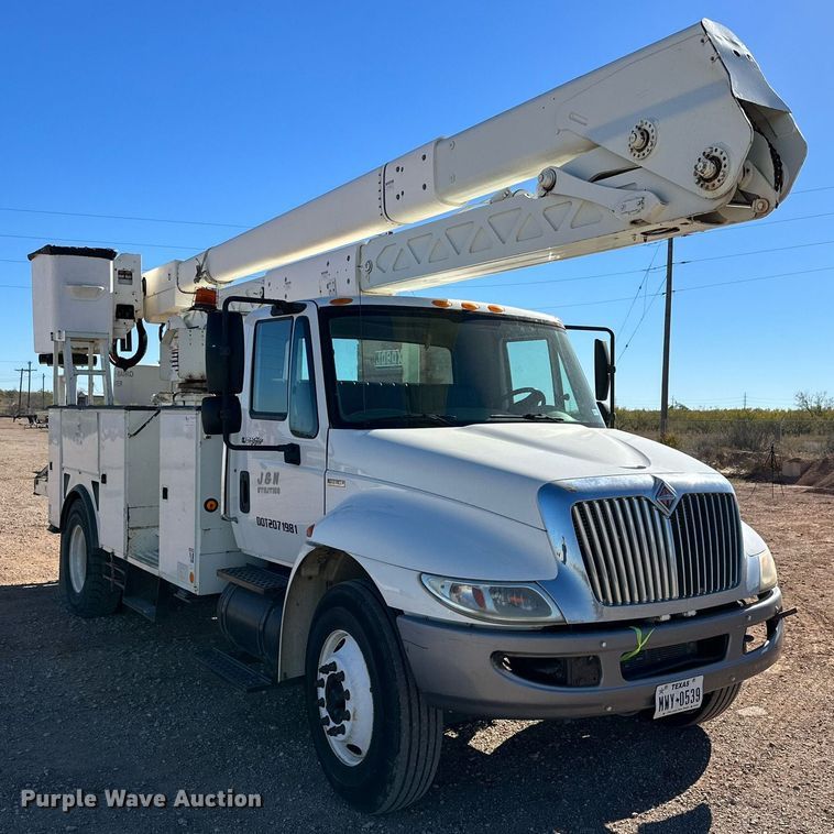 image for item DQ1559 2010 International DuraStar 4300  bucket truck