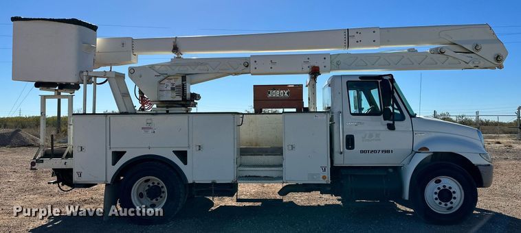 image for item DQ1559 2010 International DuraStar 4300  bucket truck