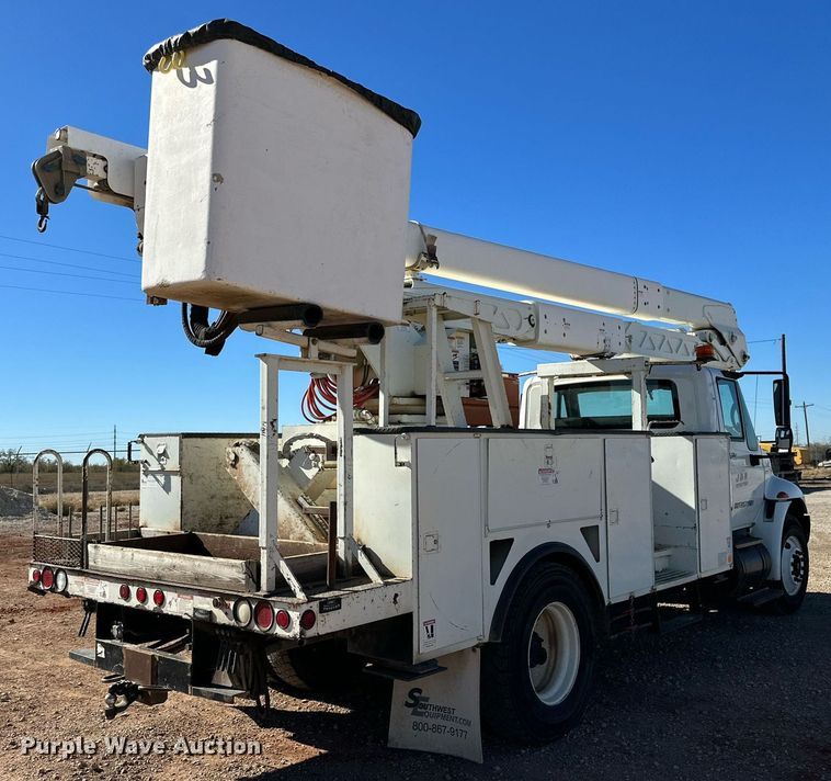 image for item DQ1559 2010 International DuraStar 4300  bucket truck