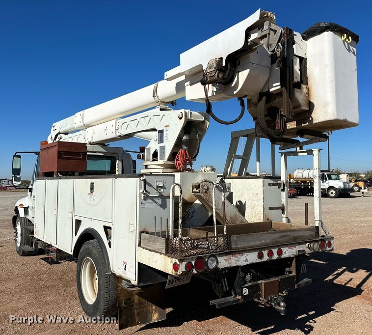 image for item DQ1559 2010 International DuraStar 4300  bucket truck