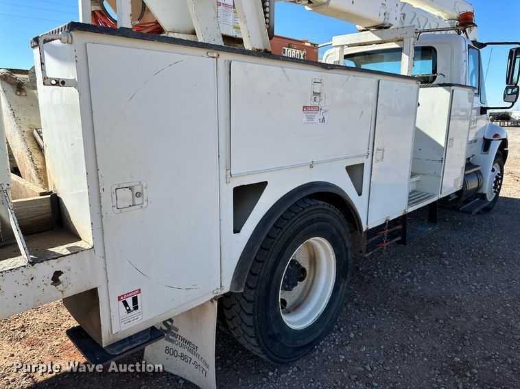 image for item DQ1559 2010 International DuraStar 4300  bucket truck