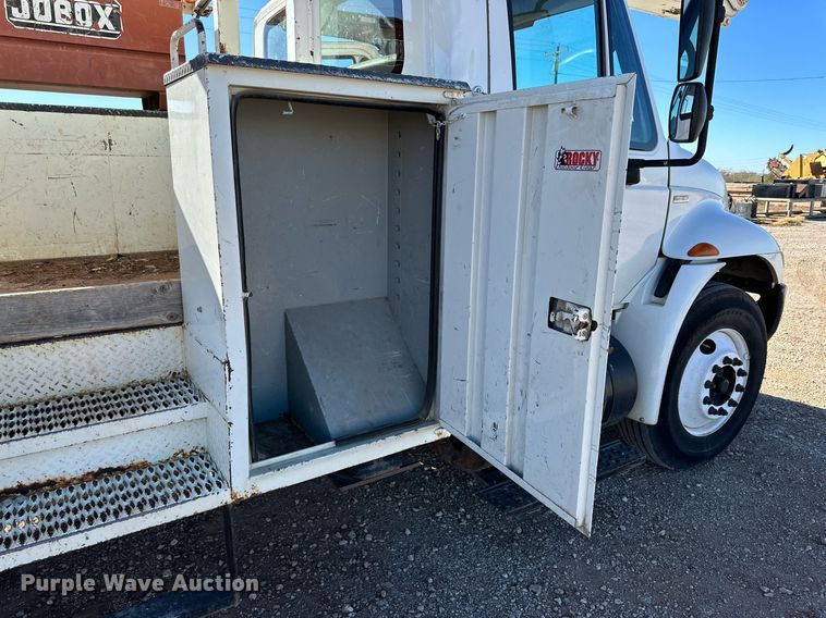 image for item DQ1559 2010 International DuraStar 4300  bucket truck