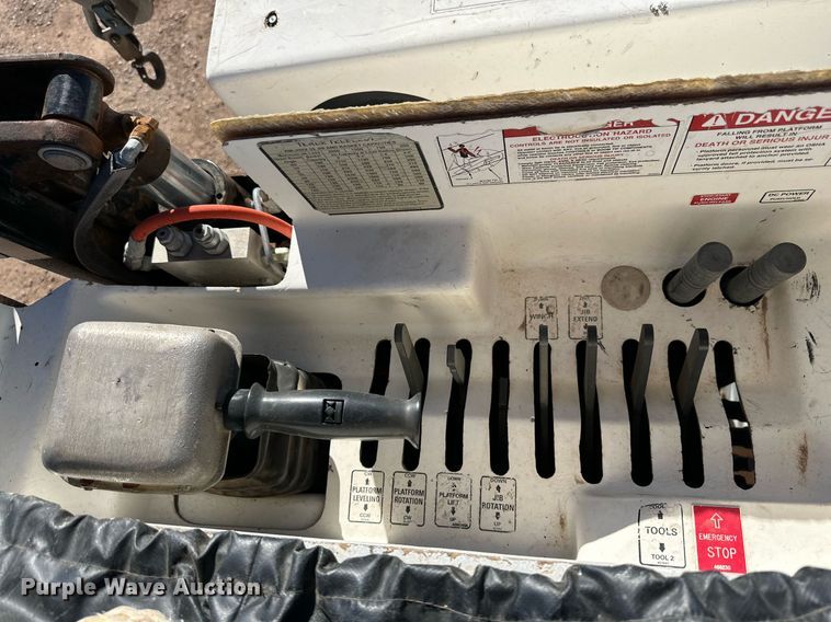 image for item DQ1559 2010 International DuraStar 4300  bucket truck