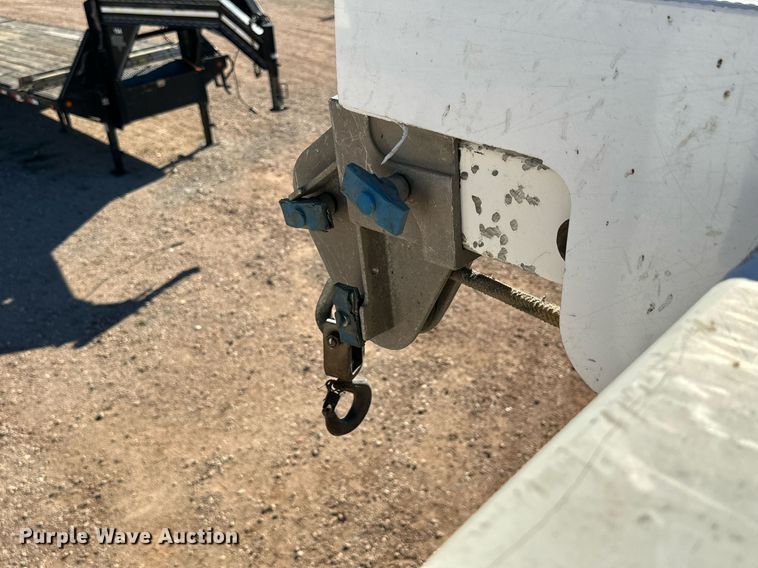 image for item DQ1559 2010 International DuraStar 4300  bucket truck