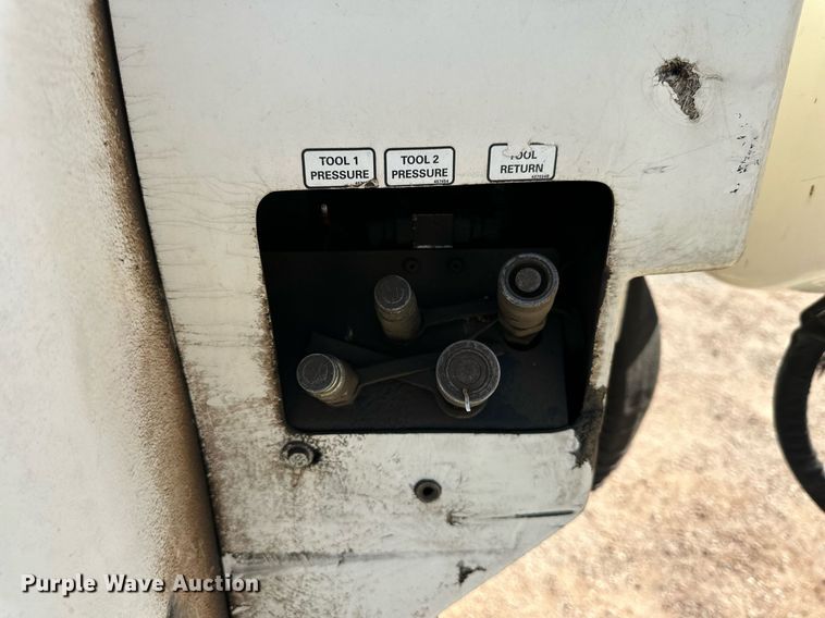 image for item DQ1559 2010 International DuraStar 4300  bucket truck