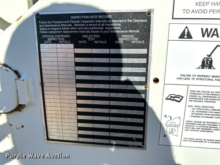 image for item DQ1559 2010 International DuraStar 4300  bucket truck