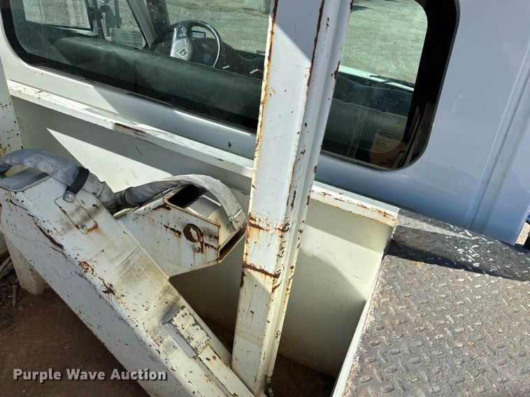 image for item DQ1559 2010 International DuraStar 4300  bucket truck