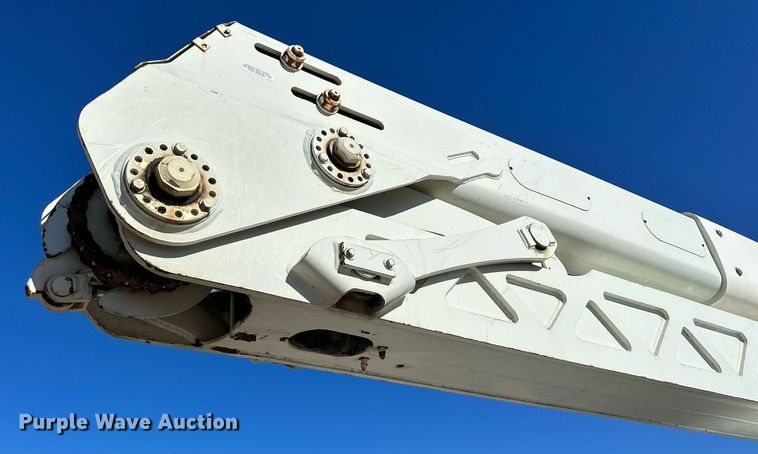 image for item DQ1559 2010 International DuraStar 4300  bucket truck