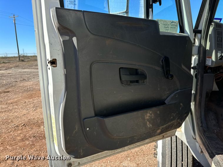 image for item DQ1559 2010 International DuraStar 4300  bucket truck