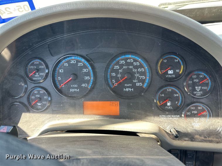 image for item DQ1559 2010 International DuraStar 4300  bucket truck