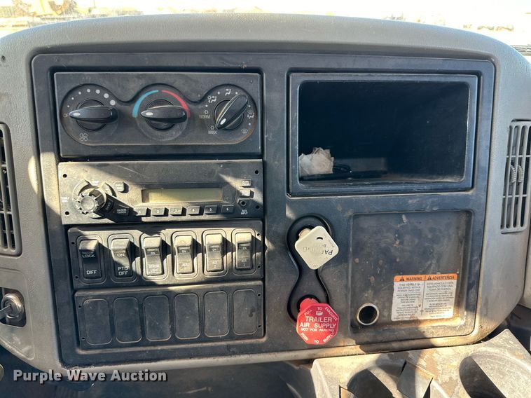 image for item DQ1559 2010 International DuraStar 4300  bucket truck