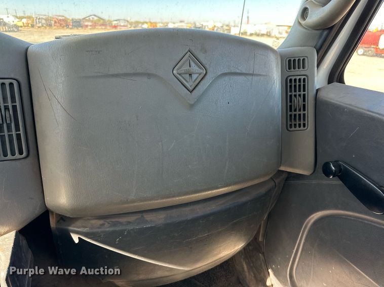 image for item DQ1559 2010 International DuraStar 4300  bucket truck