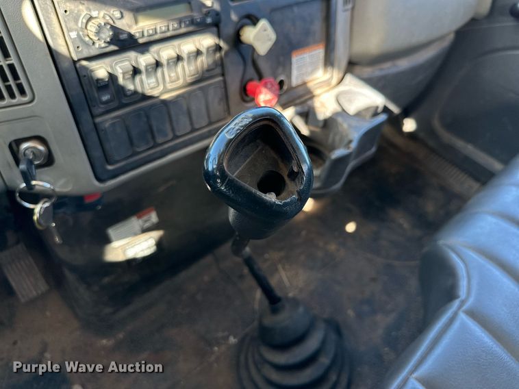 image for item DQ1559 2010 International DuraStar 4300  bucket truck