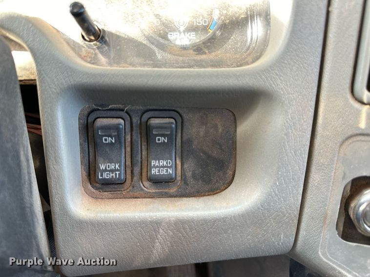 image for item DQ1559 2010 International DuraStar 4300  bucket truck