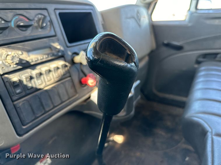 image for item DQ1559 2010 International DuraStar 4300  bucket truck